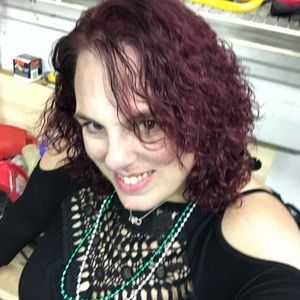 Meet your Posher, Elaine